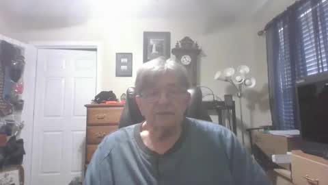 Snapshot of fatdickad chatting on April 8, 12:16 pm fatdickad online show from April 8, 12:16 pm