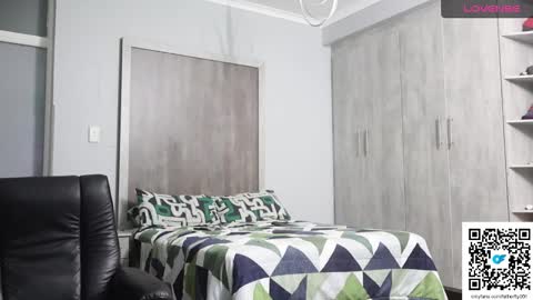 fatherfly001 online show from March 26, 8:42 am