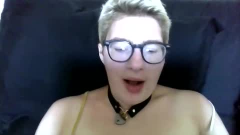 midnightmochi22 online show from June 4, 5:19 pm