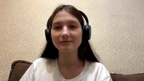 Snapshot of faustinabartosh chatting on October 19, 9:21 am Aurora 18yo online show from October 19, 9:21 am