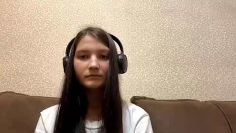 Snapshot of faustinabartosh chatting on October 20, 9:32 am Aurora 18yo online show from October 20, 9:32 am