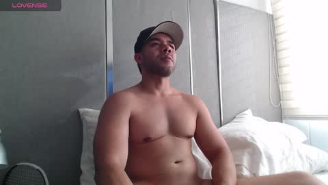 Snapshot of faustosaenz chatting on January 29, 9:28 pm FAUSTO online show from January 29, 9:28 pm