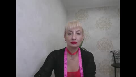 Snapshot of favorite_angel chatting on January 2, 10:11 pm favorite_angel online show from January 2, 10:11 pm