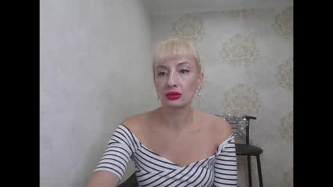 Snapshot of favorite_angel chatting on January 3, 8:01 pm favorite_angel online show from January 3, 8:01 pm