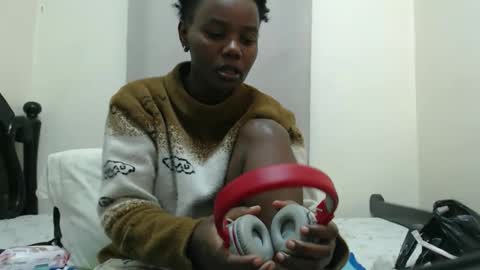 fayrie1 online show from October 5, 4:33 am