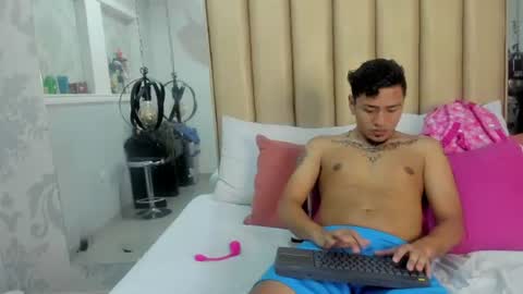 Luna and Leoh online show from June 19, 12:31 pm
