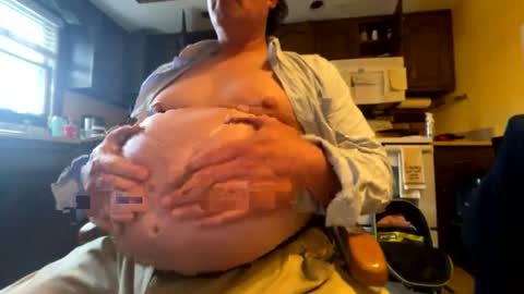 feedmyhugebelly online show from April 22, 8:32 pm