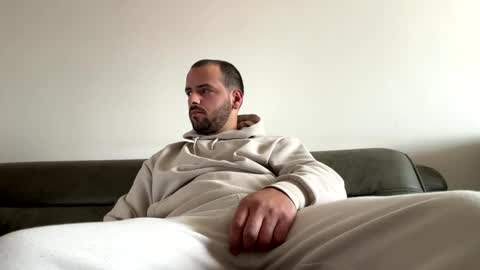 feet_fet online show from December 5, 10:44 am