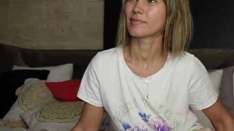 Snapshot of feliciakrige chatting on April 18, 9:15 pm FeliciaKrige online show from April 18, 9:15 pm