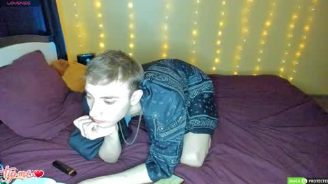 Snapshot of felixcurt69 chatting on April 21, 8:09 am felixcurt online show from April 21, 8:09 am
