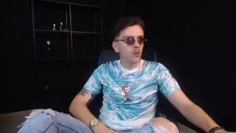 Snapshot of felixstark chatting on June 23, 4:43 am FelixStark online show from June 23, 4:43 am
