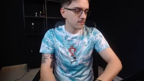 Snapshot of felixstark chatting on June 27, 5:01 am FelixStark online show from June 27, 5:01 am