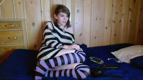 Snapshot of femboyflowers chatting on February 7, 2:47 pm femboyflowers online show from February 7, 2:47 pm