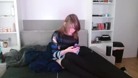 Snapshot of femboyflowers chatting on November 24, 9:36 pm femboyflowers online show from November 24, 9:36 pm