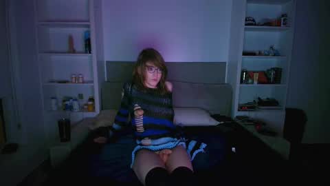 Snapshot of femboyflowers chatting on December 14, 6:08 am femboyflowers online show from December 14, 6:08 am
