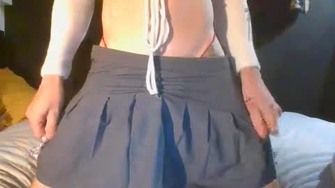 Snapshot of femboyzr chatting on October 8, 2:04 pm femboyzr online show from October 8, 2:04 pm