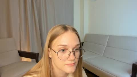 femmantis online show from June 27, 7:13 am