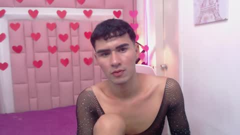 Snapshot of fenix19_ chatting on February 13, 5:16 am IM FENIX online show from February 13, 5:16 am