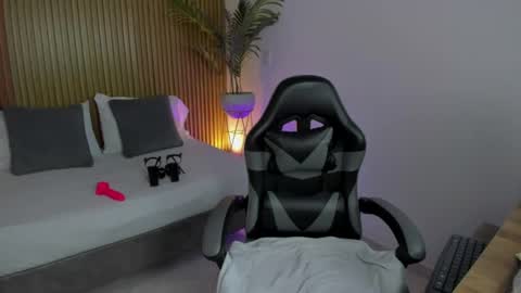 F E R online show from June 30, 2:23 am