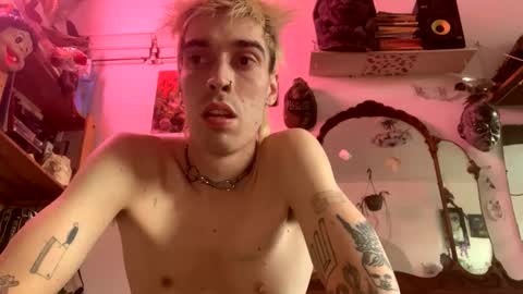 Snapshot of feral_twink69 chatting on September 14, 11:09 am Jess online show from September 14, 11:09 am