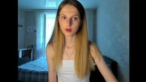 Snapshot of feralberry_dina chatting on July 7, 10:19 am Dana online show from July 7, 10:19 am
