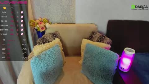 Snapshot of ferallberrys chatting on October 16, 10:27 am Milana online show from October 16, 10:27 am