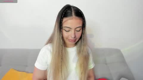 fernanda  online show from April 13, 3:28 pm