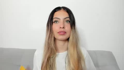 Snapshot of fernanda_aaa chatting on May 12, 3:20 pm fernanda online show from May 12, 3:20 pm