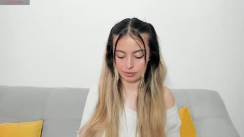 Snapshot of fernanda_aaa chatting on May 15, 2:24 pm fernanda online show from May 15, 2:24 pm