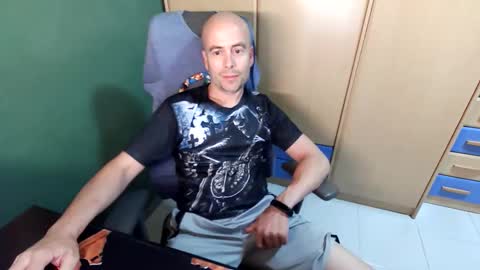 Snapshot of fernandez83 chatting on May 23, 9:19 pm fernandez83 online show from May 23, 9:19 pm