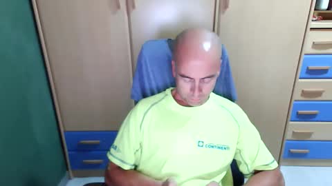 Snapshot of fernandez83 chatting on June 8, 7:14 pm fernandez83 online show from June 8, 7:14 pm