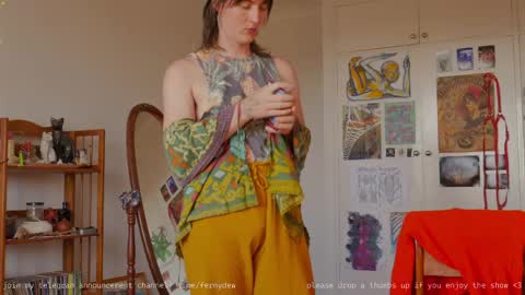 Snapshot of fernydew chatting on April 11, 6:18 am Fern next stream 430pm Monday PST online show from April 11, 6:18 am