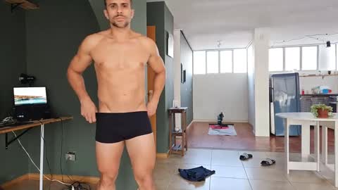 Snapshot of feruagusto93 chatting on October 14, 7:47 pm feruagusto93 online show from October 14, 7:47 pm