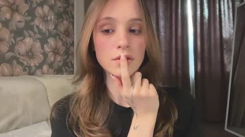 Lisa online show from April 2, 10:13 am