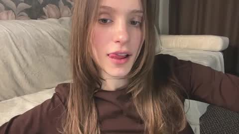 Snapshot of fflloowweerr chatting on April 25, 1:41 pm Lisa online show from April 25, 1:41 pm