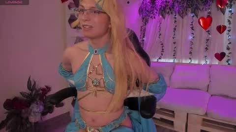 Snapshot of fi_cosplay chatting on September 27, 8:36 pm fi_cosplay online show from September 27, 8:36 pm