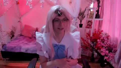 Snapshot of fi_cosplay chatting on October 14, 8:31 pm fi_cosplay online show from October 14, 8:31 pm