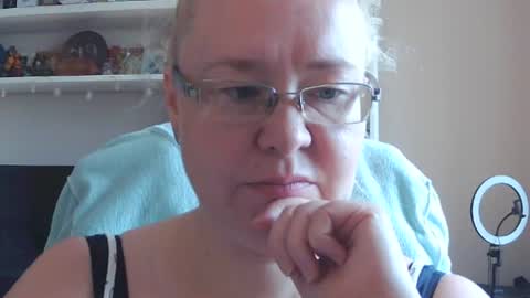 Snapshot of fialkaxl chatting on August 3, 3:27 am fialkaxl online show from August 3, 3:27 am