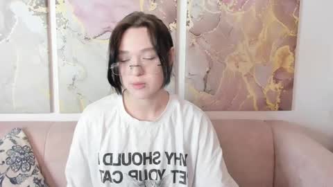 fiamoory online show from May 27, 1:24 am