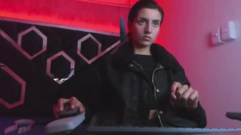   online show from January 21, 3:10 pm