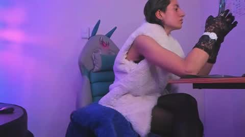   online show from January 24, 3:13 pm