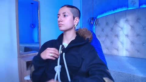   online show from November 25, 12:05 pm