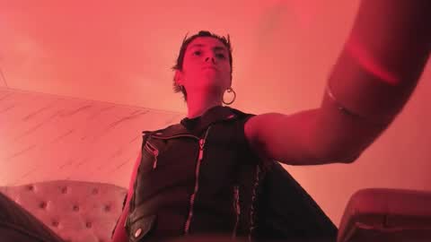   online show from March 8, 12:42 pm