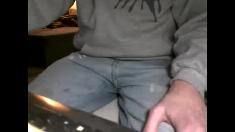 Snapshot of fifi010203 chatting on January 27, 2:13 pm fifi010203 online show from January 27, 2:13 pm