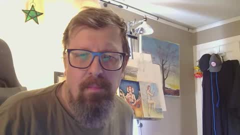 Snapshot of figuredraw chatting on March 1, 10:34 pm figuredraw online show from March 1, 10:34 pm