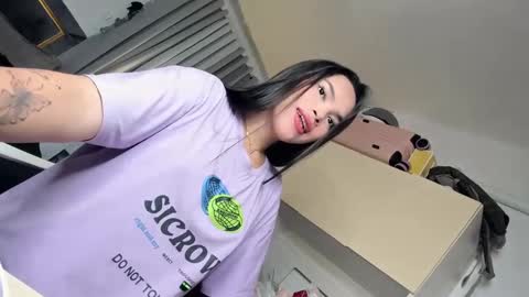 Snapshot of filipina_demure chatting on December 5, 7:06 pm Sandy online show from December 5, 7:06 pm