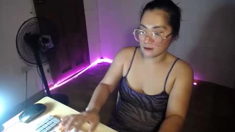 Snapshot of filipina_jess chatting on November 4, 8:52 pm filipina_jess online show from November 4, 8:52 pm