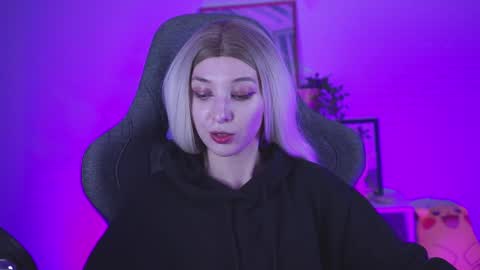 Snapshot of filipinaadams chatting on December 21, 11:33 am cap and Lana  online show from December 21, 11:33 am