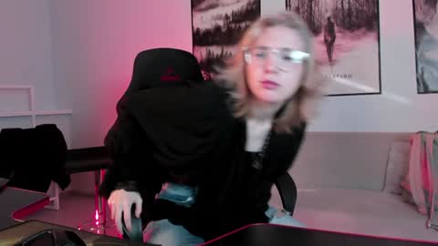 Snapshot of filipinaadams chatting on February 7, 8:01 am cap and Lana  online show from February 7, 8:01 am