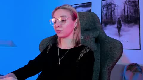 Snapshot of filipinaadams chatting on March 6, 8:52 am cap and Lana  online show from March 6, 8:52 am